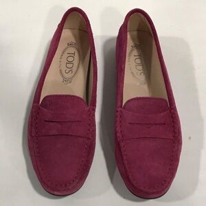 Women’s Tod’s Fuchsia Suede Penny Loafer Driving Shoe Size 38.5